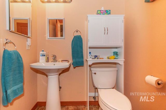 2214 Washington, Caldwell, ID 83605