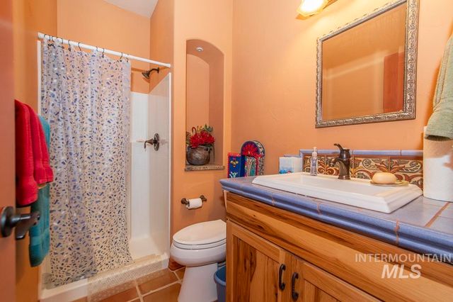 2214 Washington, Caldwell, ID 83605