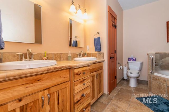 2214 Washington, Caldwell, ID 83605