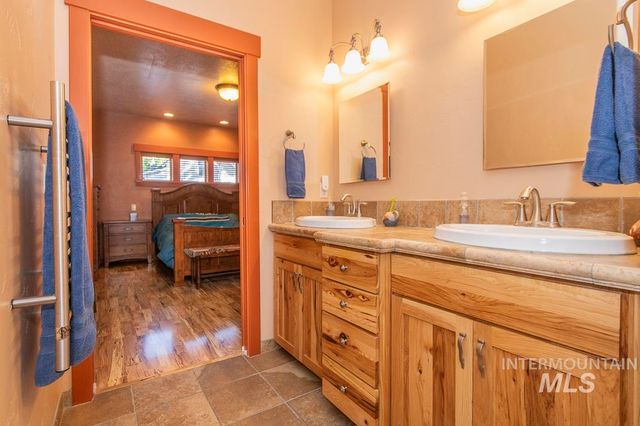 2214 Washington, Caldwell, ID 83605