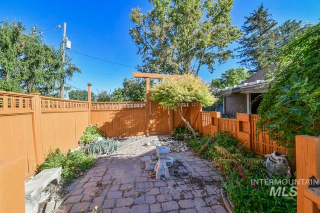 2214 Washington, Caldwell, ID 83605