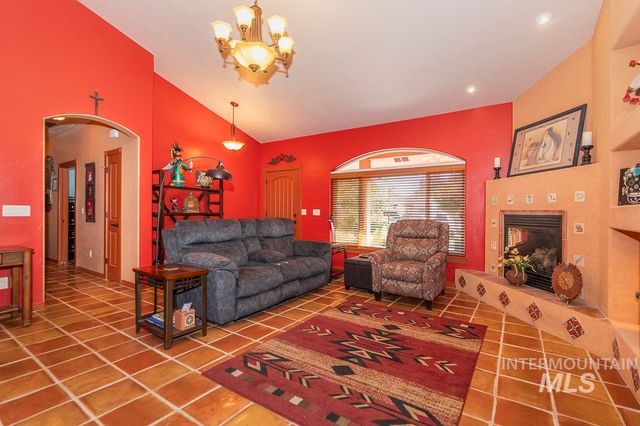 2214 Washington, Caldwell, ID 83605