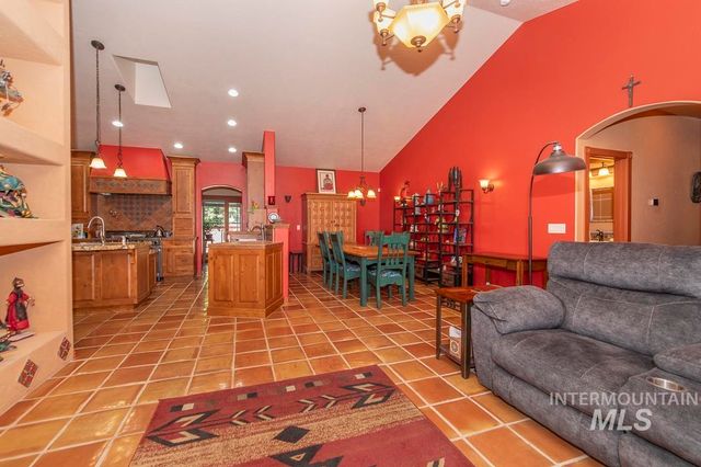 2214 Washington, Caldwell, ID 83605