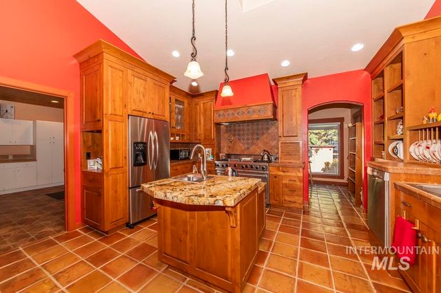 2214 Washington, Caldwell, ID 83605