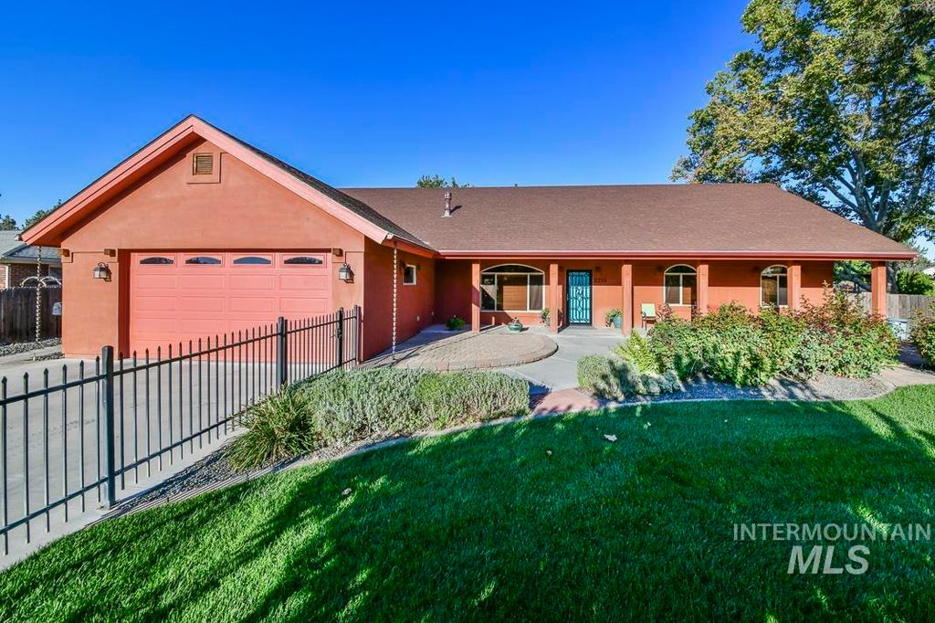 2214 Washington, Caldwell, ID 83605