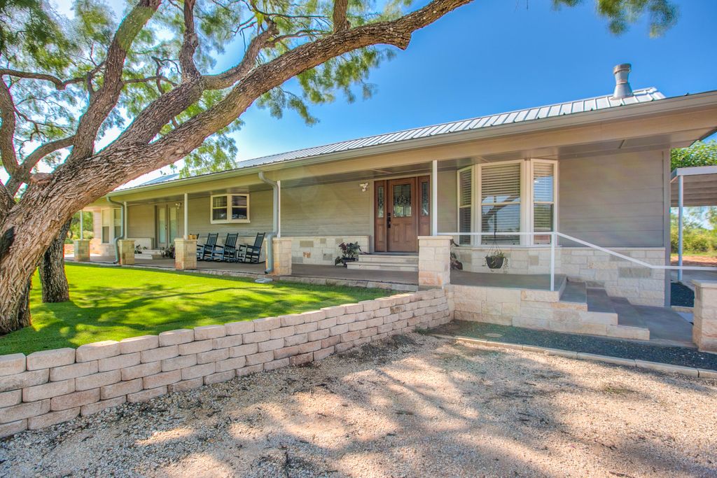 Image 1 of property listing at 9301 Texas 158, Robert Lee, TX 76945