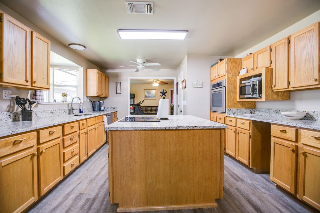 Image 17 of property listing at 9301 Texas 158, Robert Lee, TX 76945