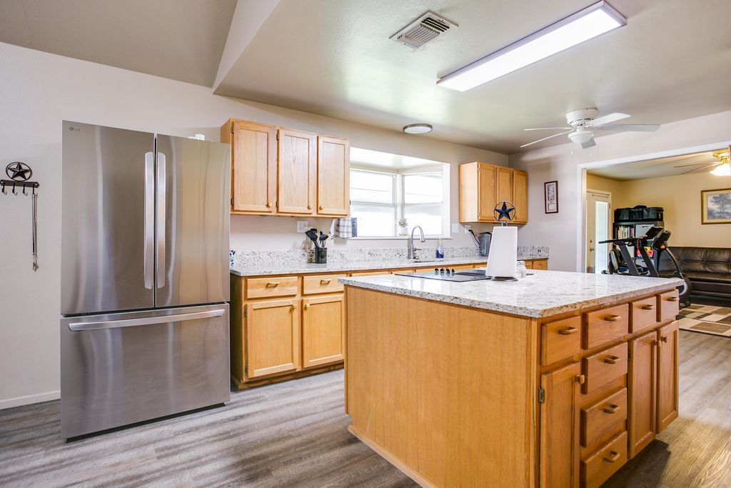 Image 18 of property listing at 9301 Texas 158, Robert Lee, TX 76945