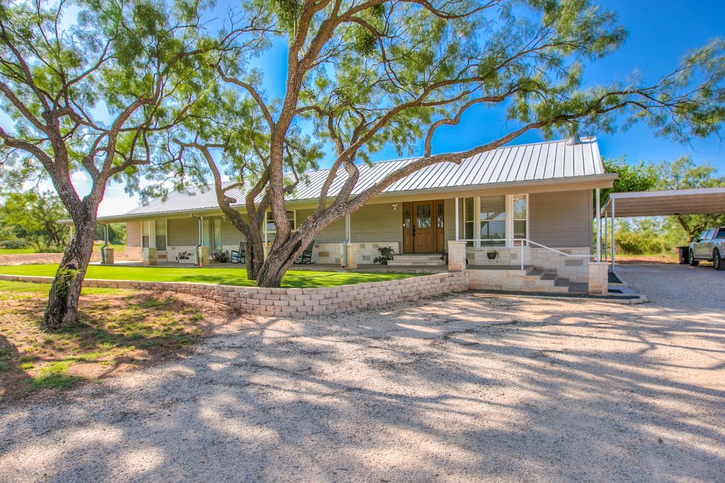 Image 6 of property listing at 9301 Texas 158, Robert Lee, TX 76945