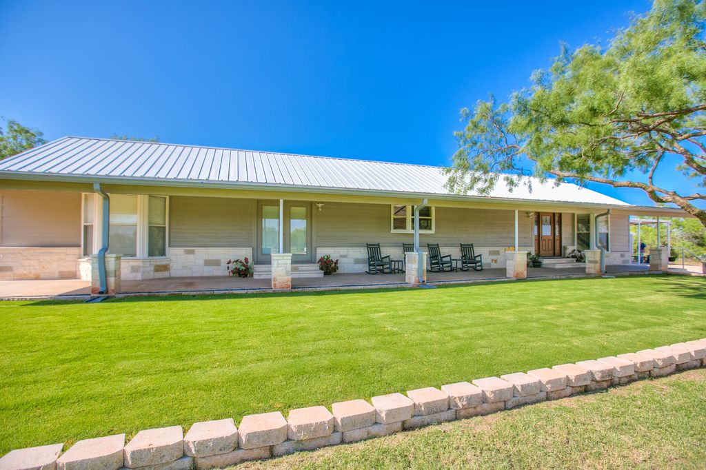 Image 9 of property listing at 9301 Texas 158, Robert Lee, TX 76945