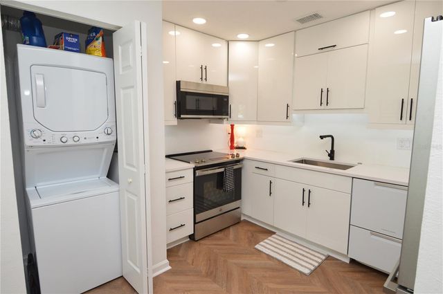 5048 BEACH DRIVE SE F, St Petersburg, FL 33705