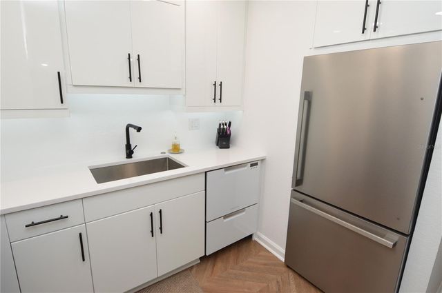 5048 BEACH DRIVE SE F, St Petersburg, FL 33705