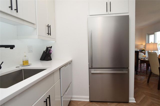 5048 BEACH DRIVE SE F, St Petersburg, FL 33705