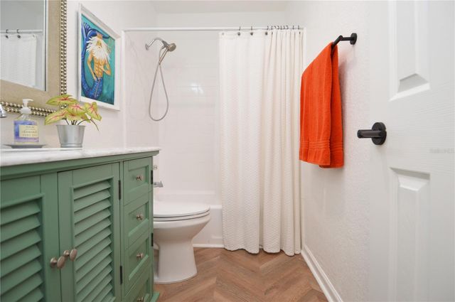 5048 BEACH DRIVE SE F, St Petersburg, FL 33705