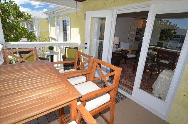 5048 BEACH DRIVE SE F, St Petersburg, FL 33705