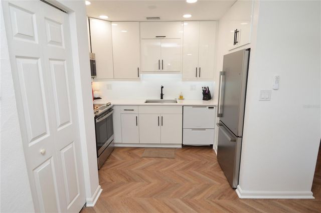 5048 BEACH DRIVE SE F, St Petersburg, FL 33705