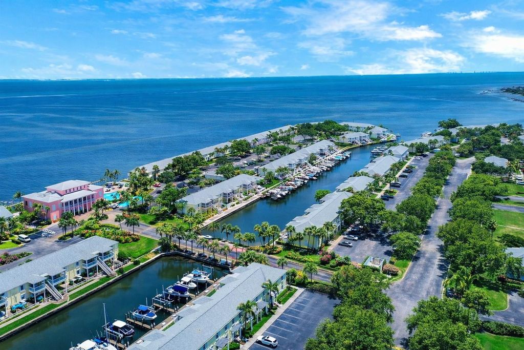 5048 BEACH DRIVE SE F, St Petersburg, FL 33705