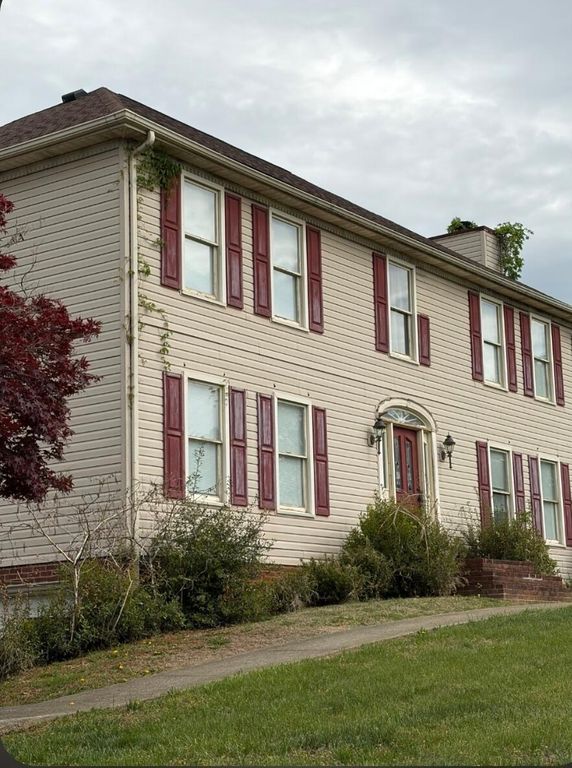 207 Aftons Meadow RD, Vinton, VA 24179