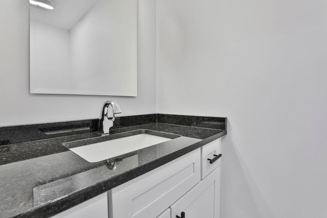 65 Centerwood Way, Manchester, NH 03102