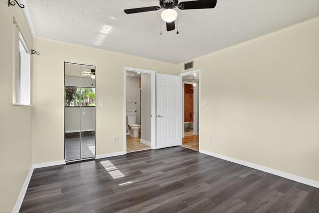 7711 Ashmont 215, Tamarac, FL 33321