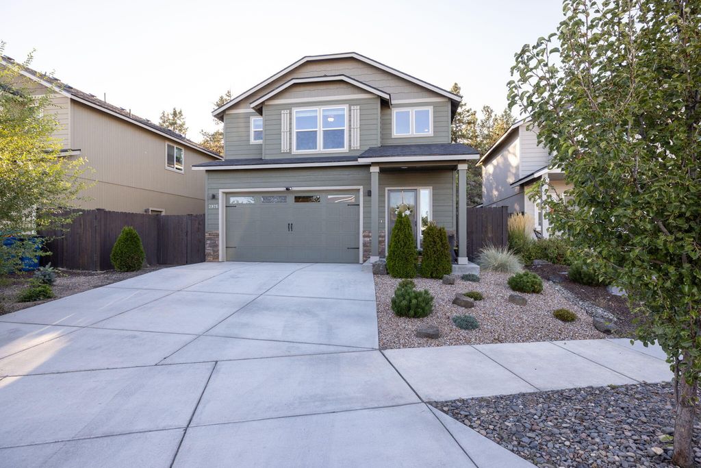 2975 NE Quiet Canyon Drive, Bend, OR 97701