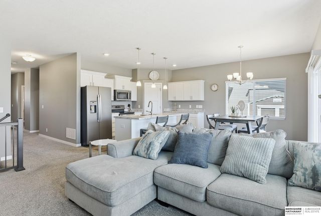 7165 N 167th Street, Bennington, NE 68007