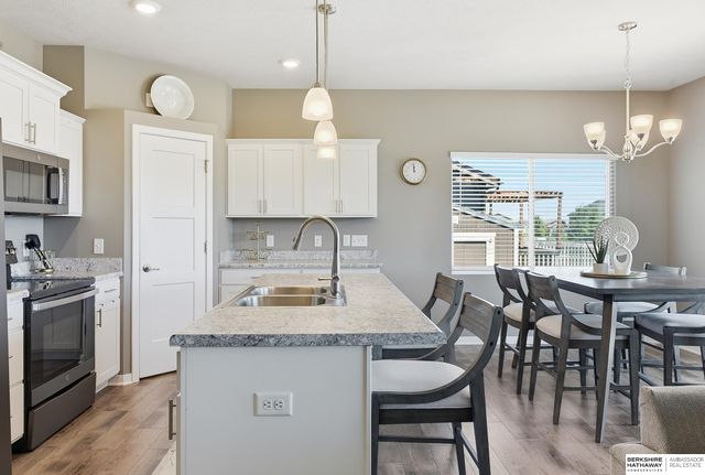 7165 N 167th Street, Bennington, NE 68007