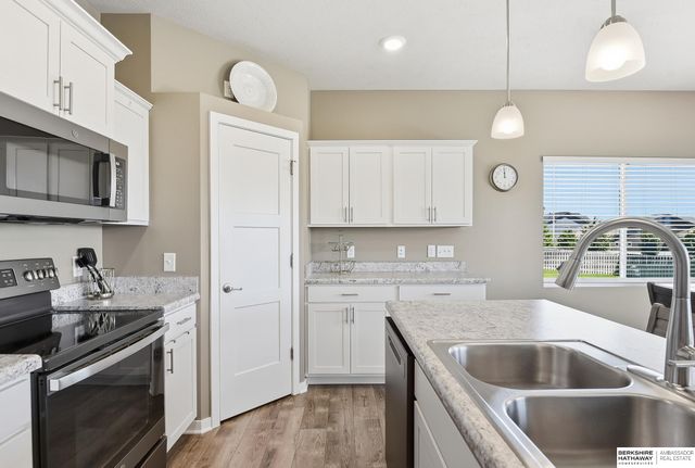 7165 N 167th Street, Bennington, NE 68007