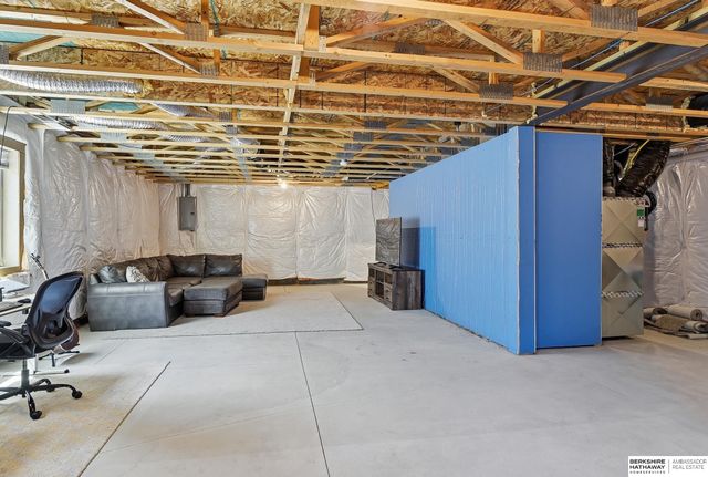 7165 N 167th Street, Bennington, NE 68007