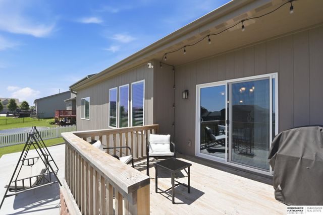 7165 N 167th Street, Bennington, NE 68007