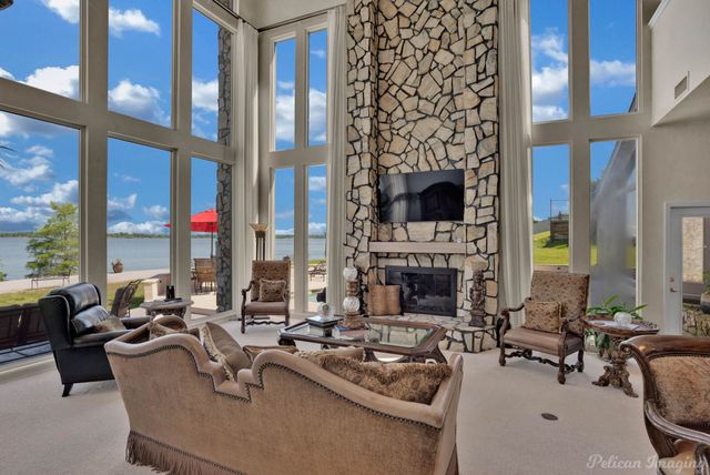 5705 Shoreline Drive, Shreveport, LA 71119