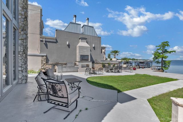 5705 Shoreline Drive, Shreveport, LA 71119