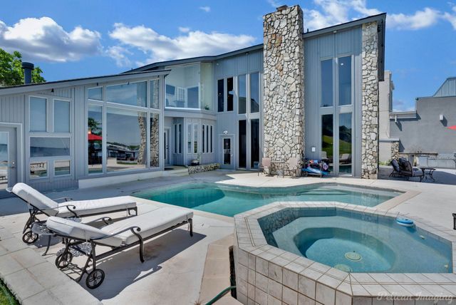 5705 Shoreline Drive, Shreveport, LA 71119