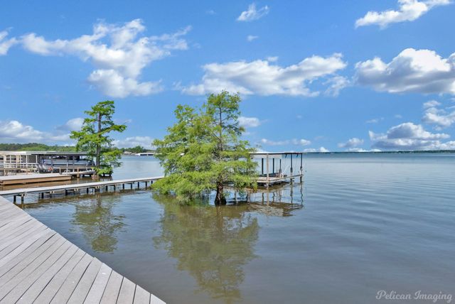 5705 Shoreline Drive, Shreveport, LA 71119