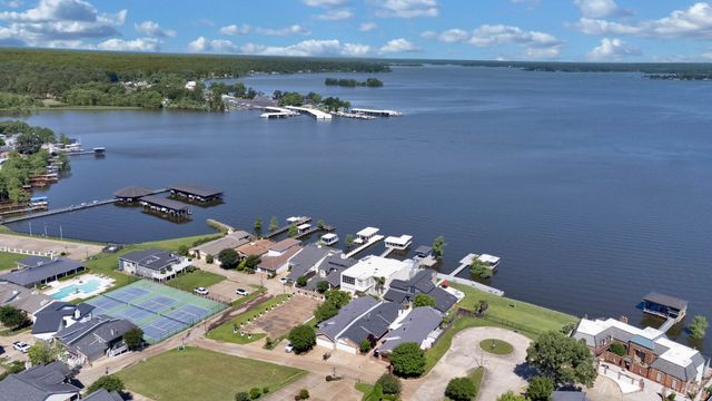 5705 Shoreline Drive, Shreveport, LA 71119