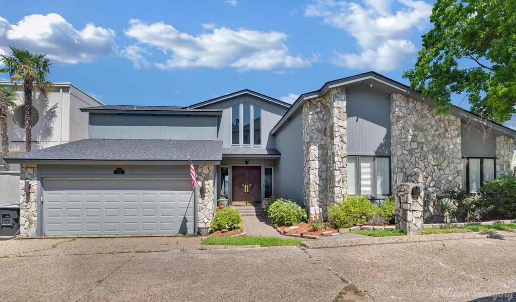 5705 Shoreline Drive, Shreveport, LA 71119