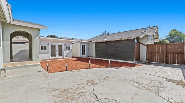 809 N Tamarind Avenue, Compton, CA 90220