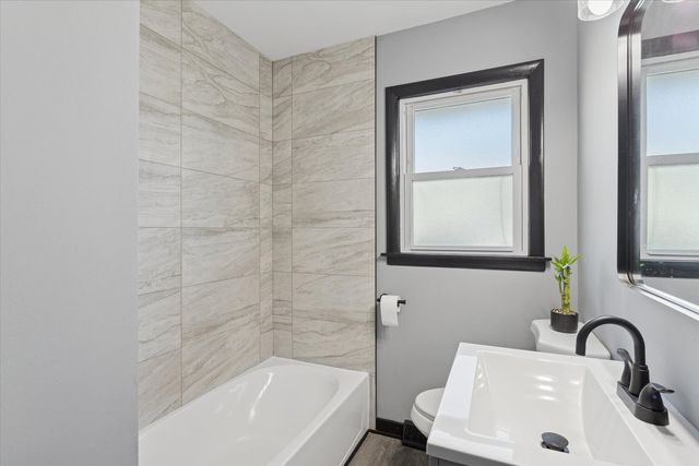 17641 Burnham Avenue, Lansing, IL 60438