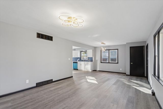 17641 Burnham Avenue, Lansing, IL 60438