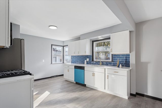 17641 Burnham Avenue, Lansing, IL 60438