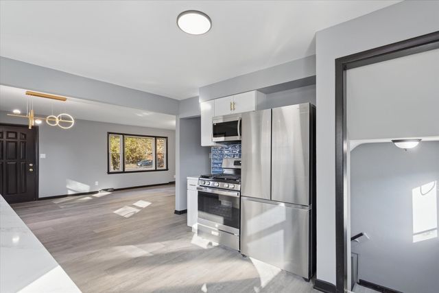 17641 Burnham Avenue, Lansing, IL 60438