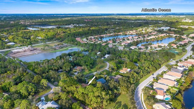 1090 SE Buttonwood Circle SE, Stuart, FL 34997