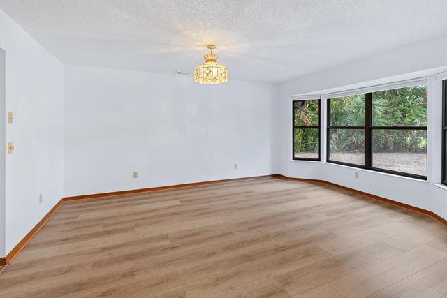 1090 SE Buttonwood Circle SE, Stuart, FL 34997