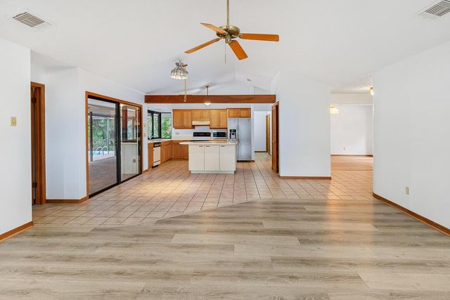 1090 SE Buttonwood Circle SE, Stuart, FL 34997