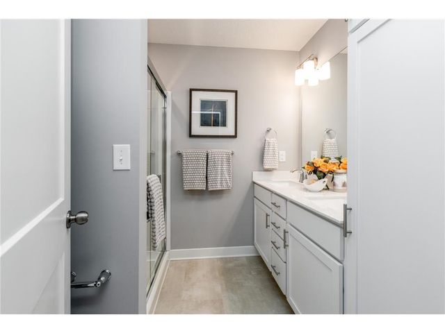 5289 Long Pointe Pass, Woodbury, MN 55129