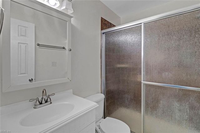 680 Biltmore DR, Virginia Beach, VA 23454
