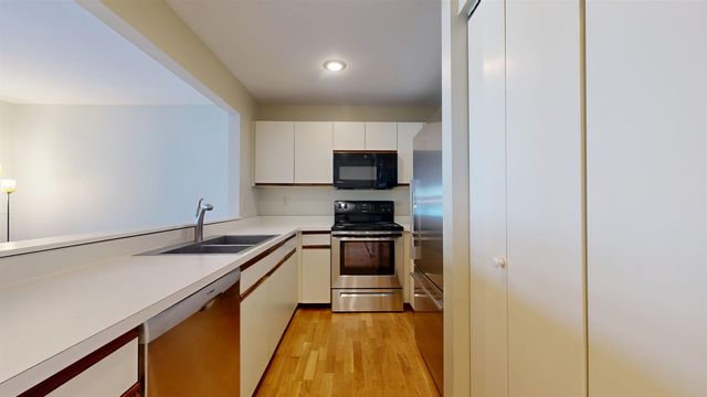 504 South Beach Road, South Burlington, VT 05403