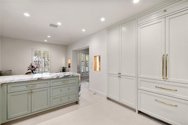 7811 Wickersham Lane, Houston, TX 77063