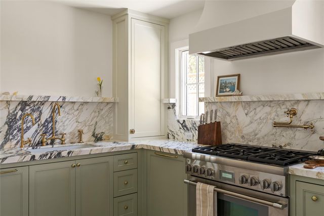 7811 Wickersham Lane, Houston, TX 77063