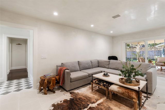 7811 Wickersham Lane, Houston, TX 77063